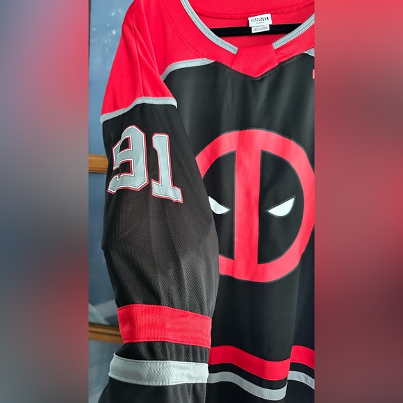 New Marvel DEADPOOL Mens Black Graphic Hockey Jersey Size L (42-44) Authentic - Picture 5 of 8